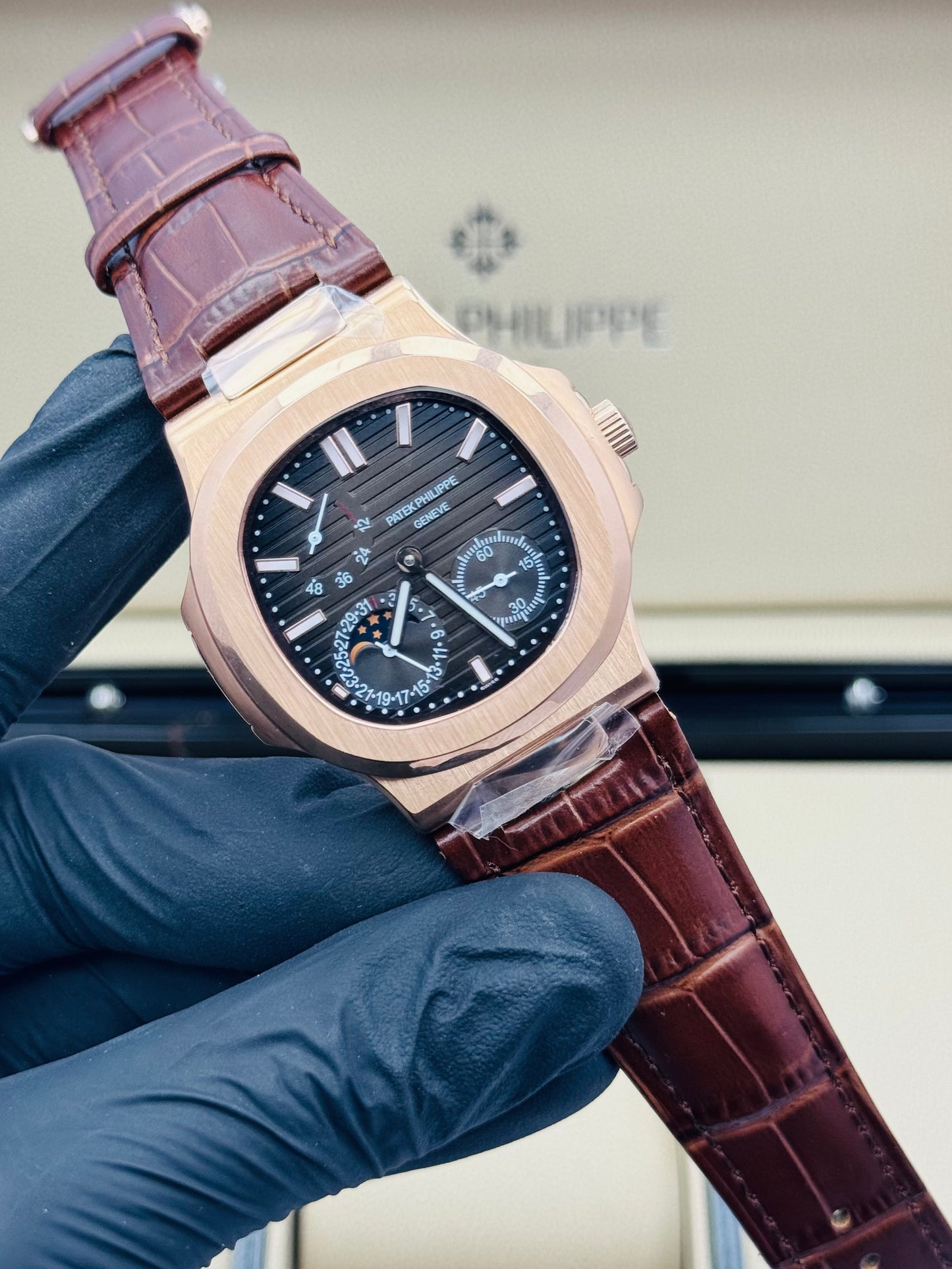 PATEK PHILLIPE NAUTILUS POWER RESERVE AUTOMATIC MODEL IN LEATHER STRAPS