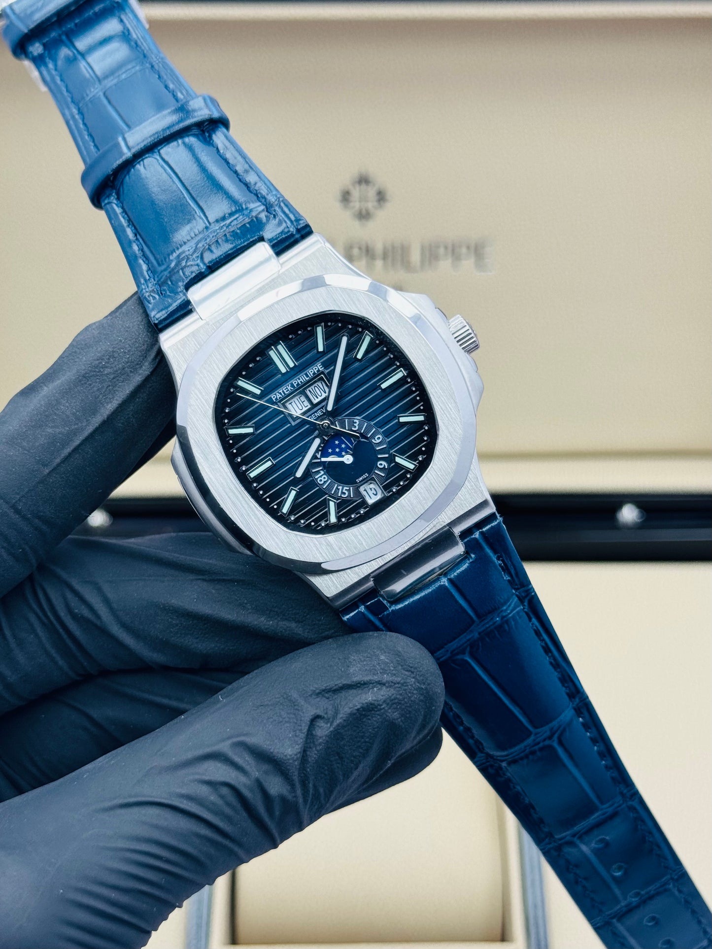 PATEK PHILLIPE MOONPHASE CALENDAR AUTOMATIC MODEL IN LEATHER STRAPS