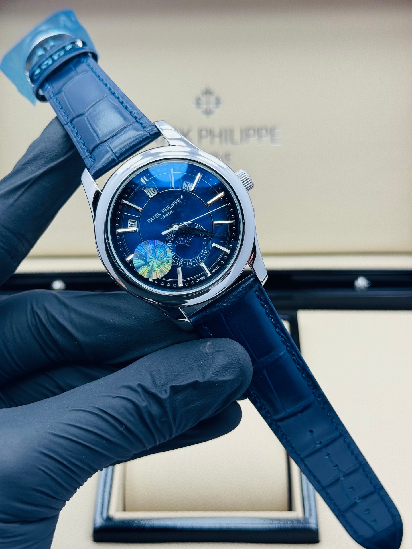 PATEK PHILLIPE COMPLICATIONS ANNUAL CALENDAR AUTOMATIC MODEL IN LEATHER STRAPS