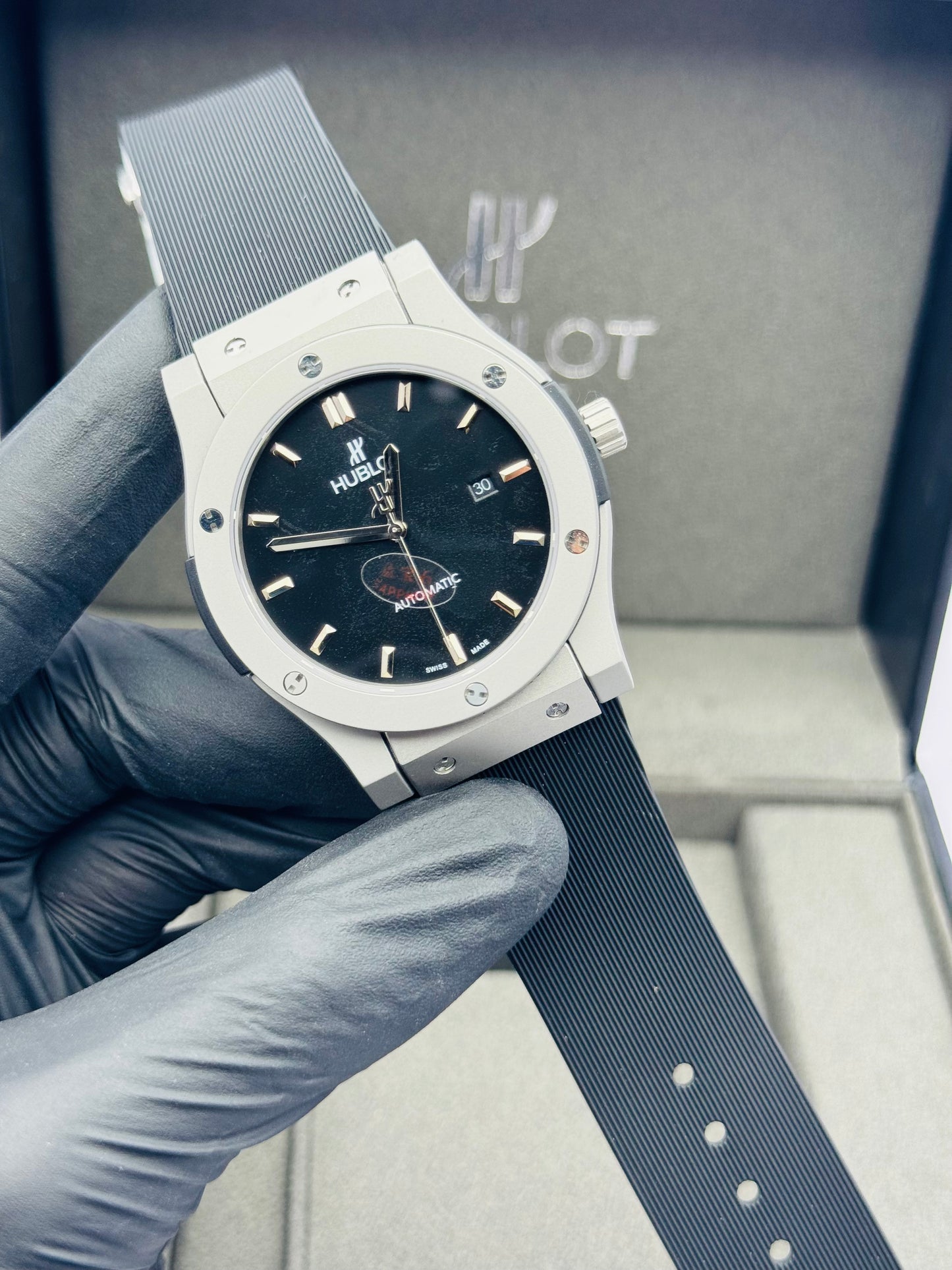 HUBLOT AUTOMATIC PLAIN DIAL MODEL