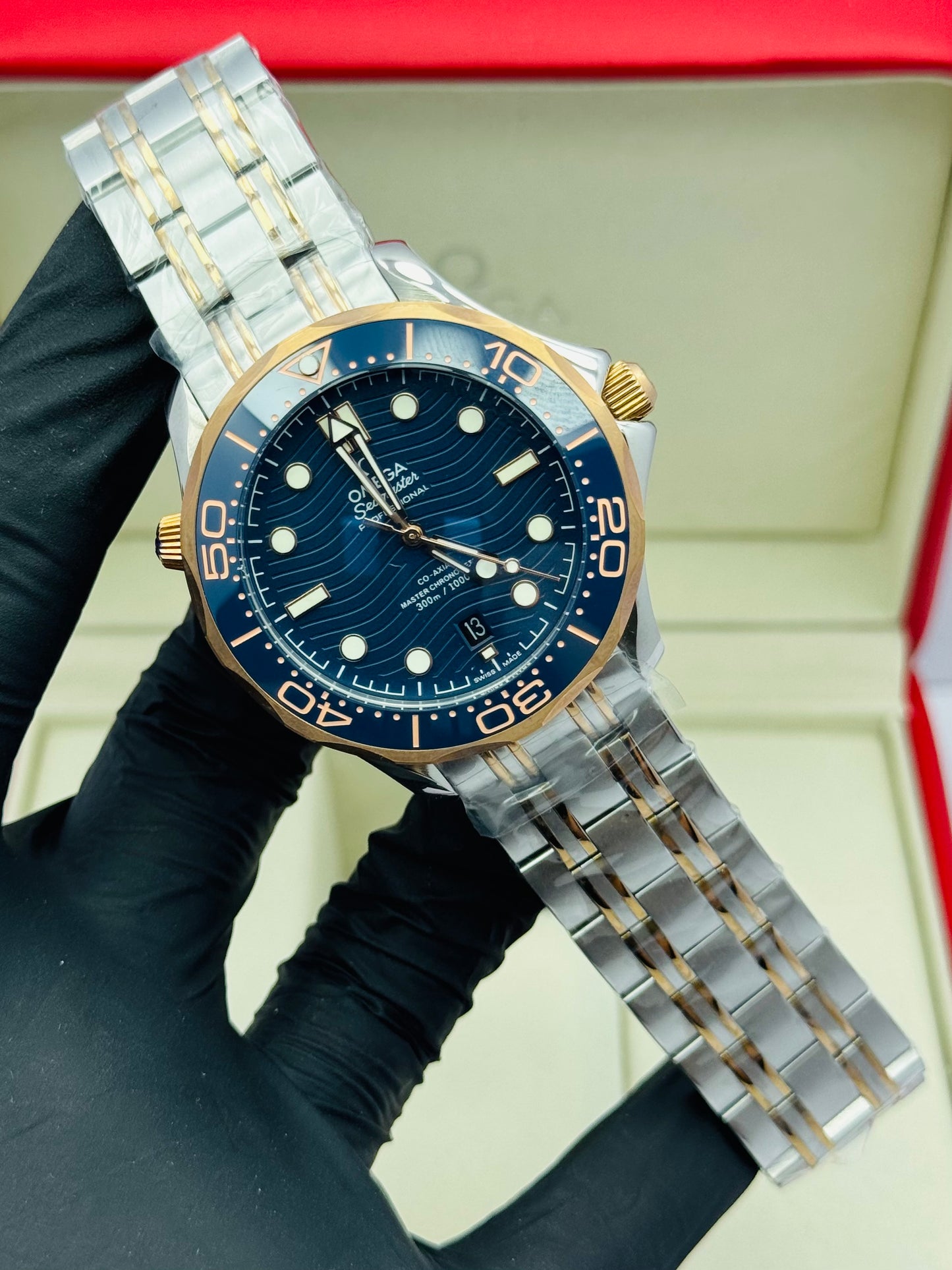 OMEGA SPEEDMASTER EDITION IN CHAIN