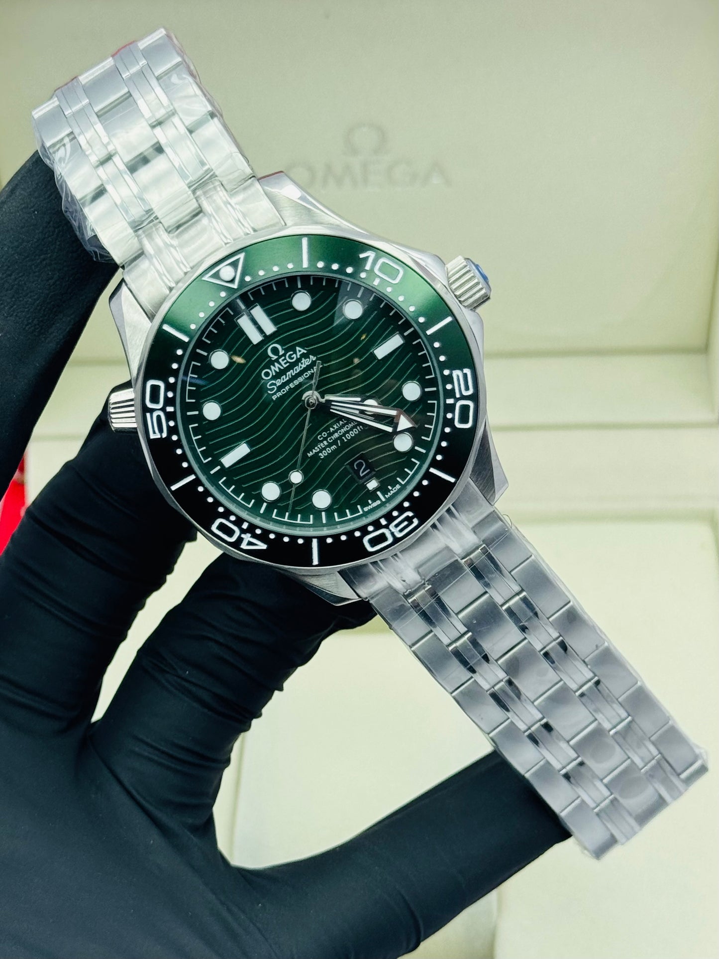 OMEGA SPEEDMASTER EDITION IN CHAIN