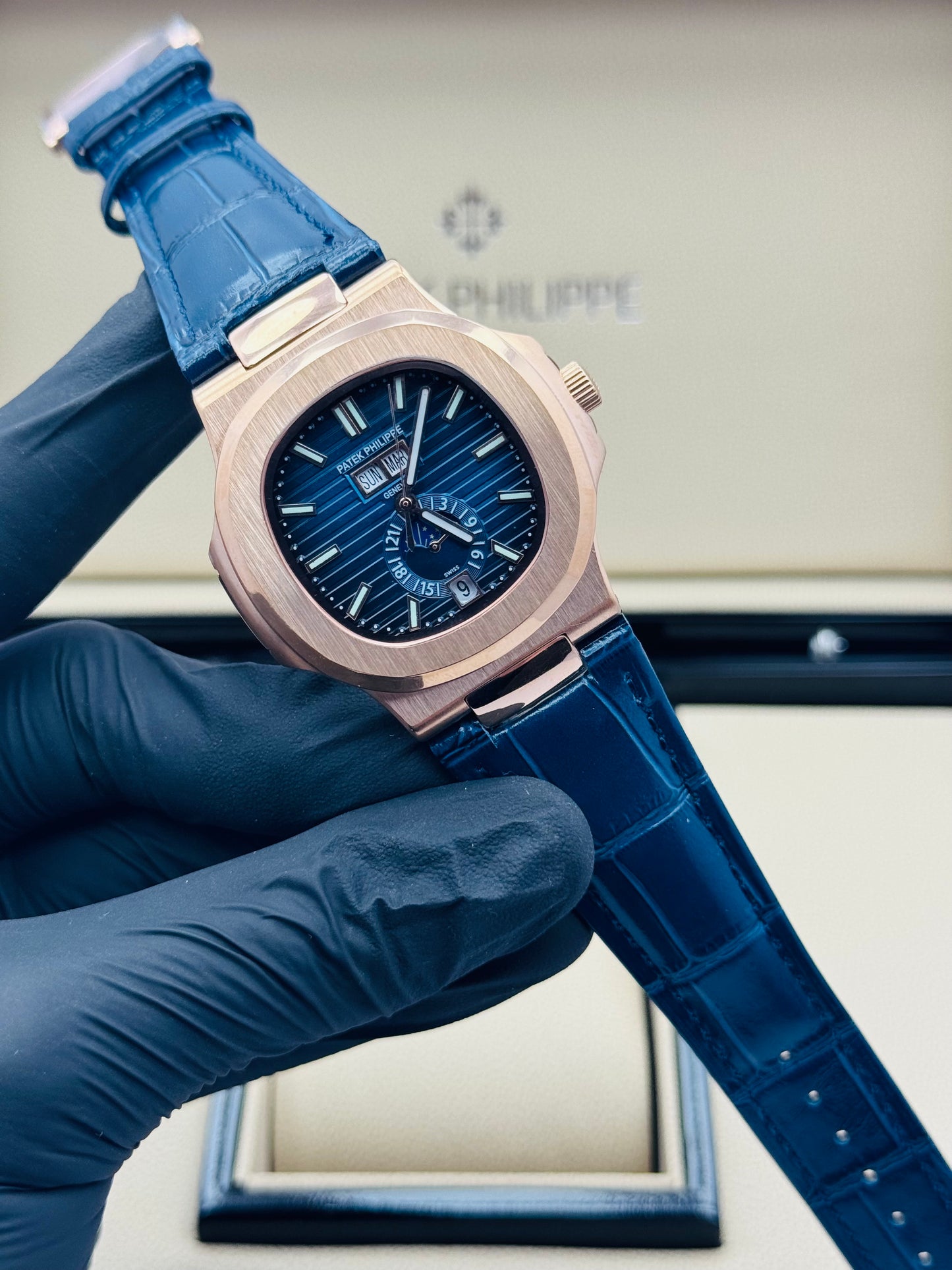 PATEK PHILLIPE MOONPHASE CALENDAR AUTOMATIC MODEL IN LEATHER STRAPS