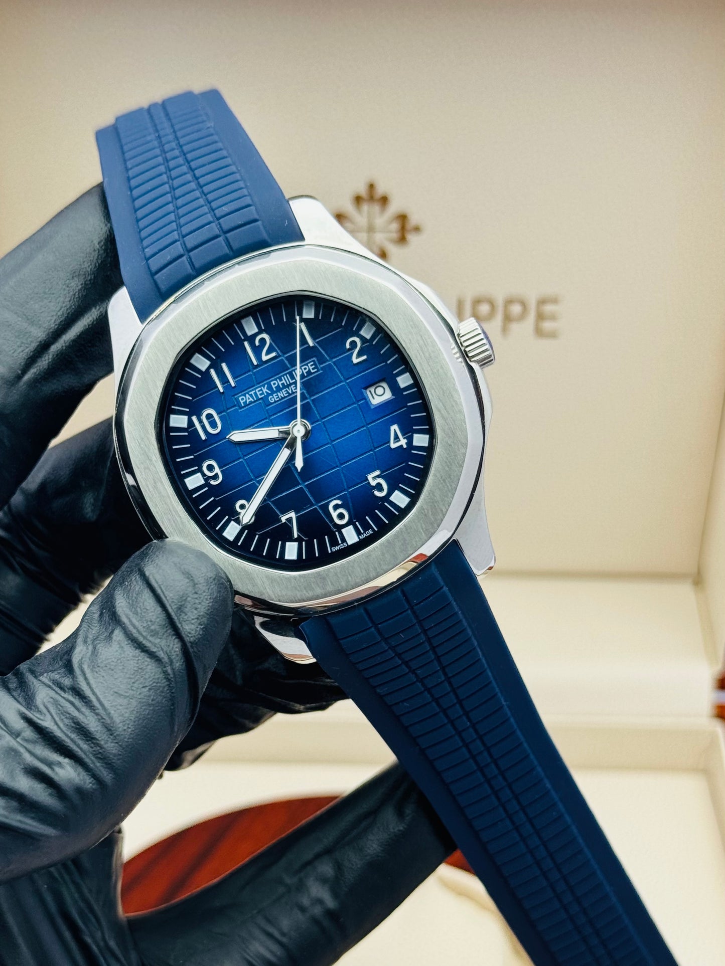 PATEK PHILLIPE AQUANAUT MODEL PLAIN DIAL AUTOMATIC