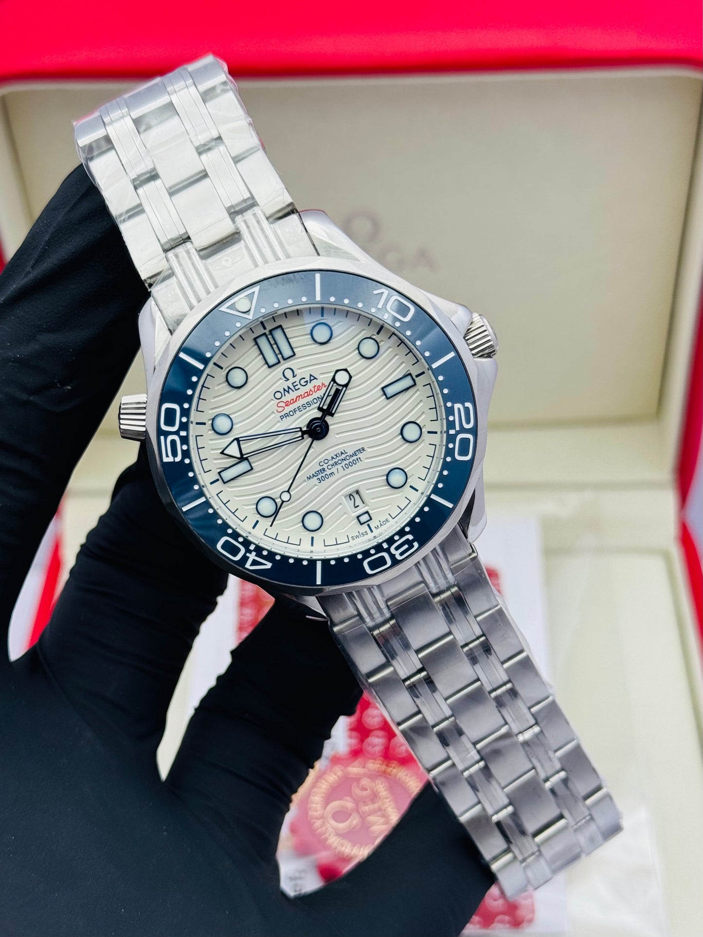 OMEGA SPEEDMASTER EDITION IN CHAIN