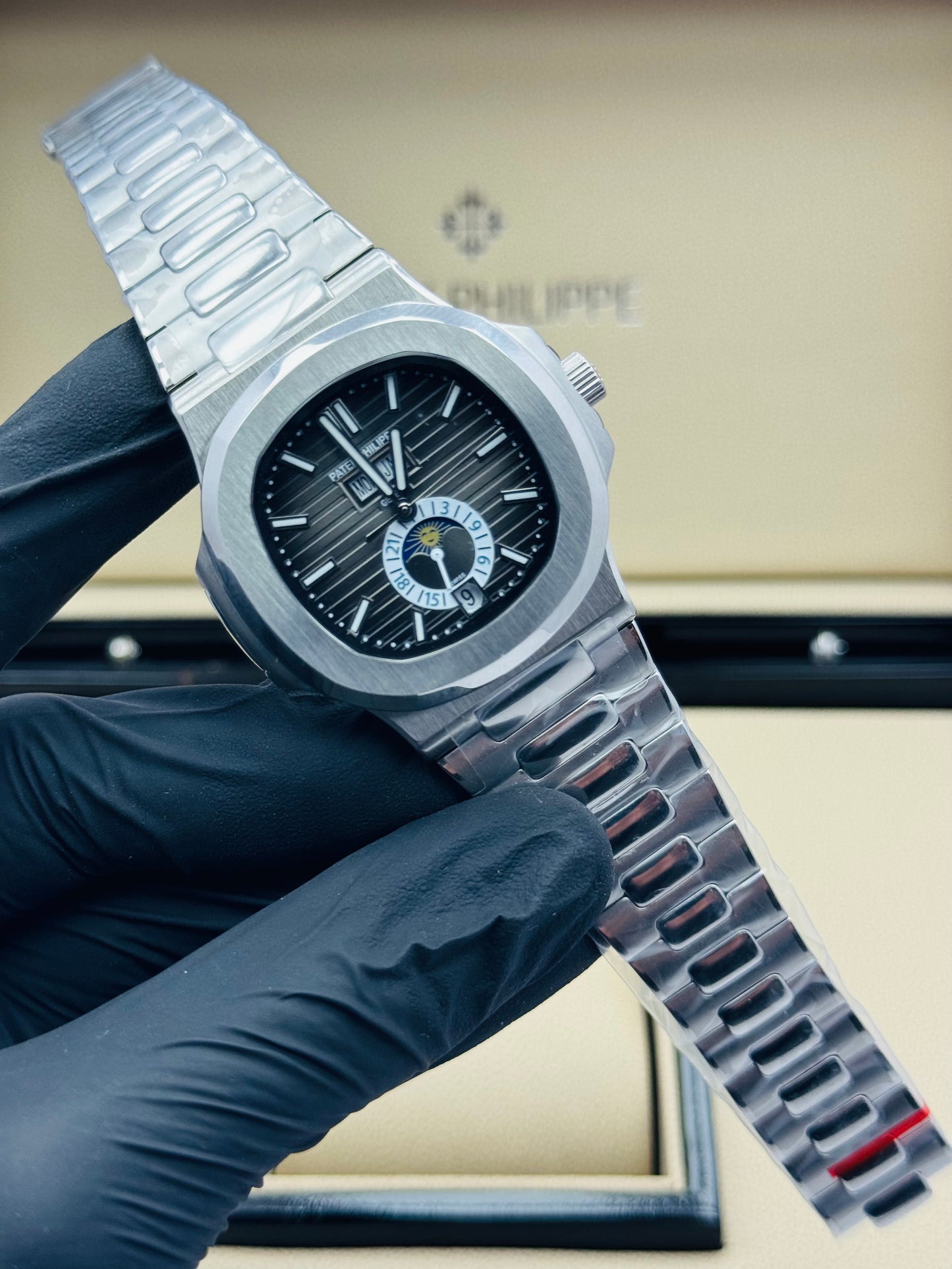 PATEK PHILLIPE MOONPHASE CALENDAR AUTOMATIC MODEL SILVER