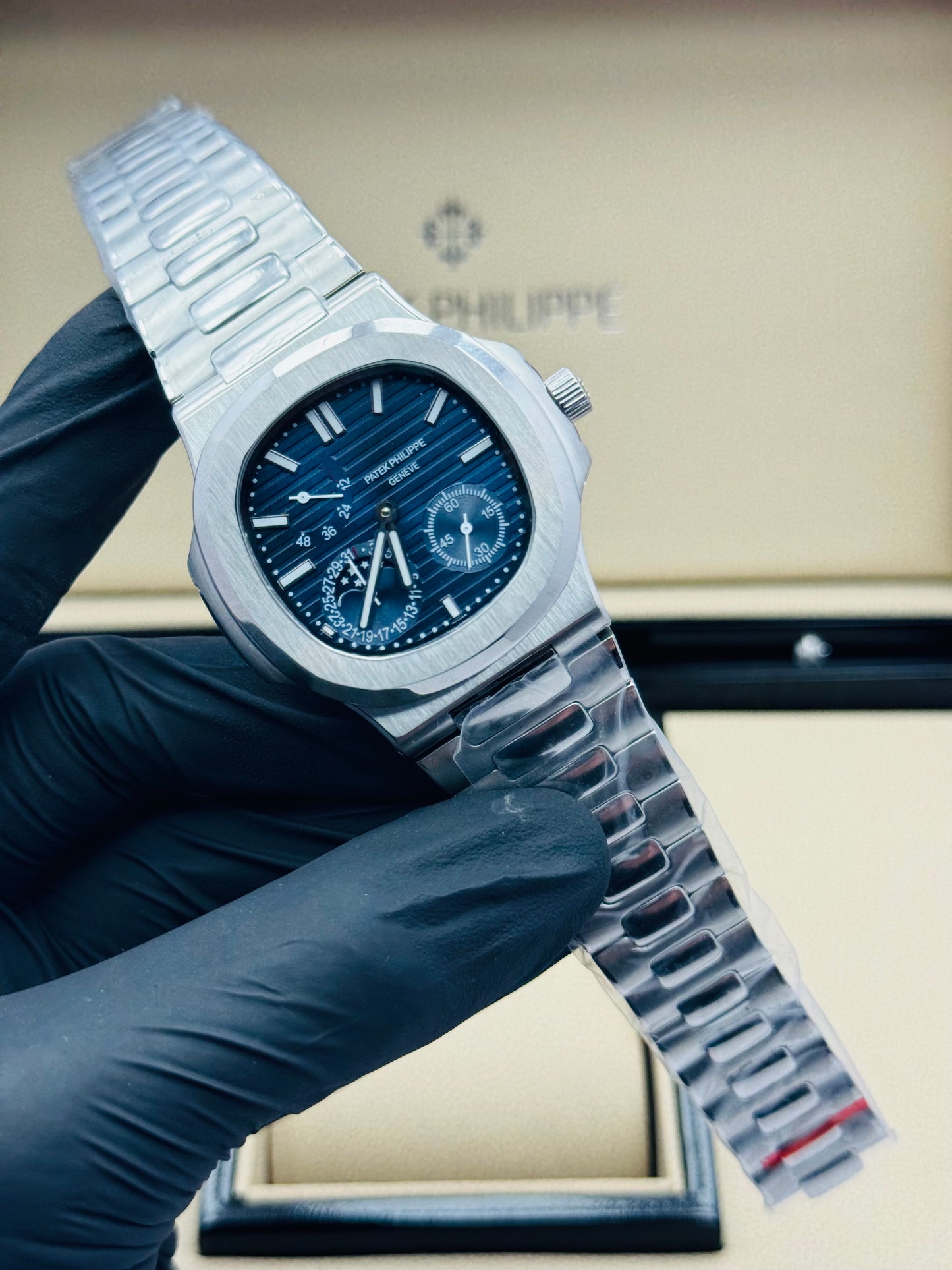 PATEK PHILLIPE NAUTILUS POWER RESERVE AUTOMATIC MODEL SILVER